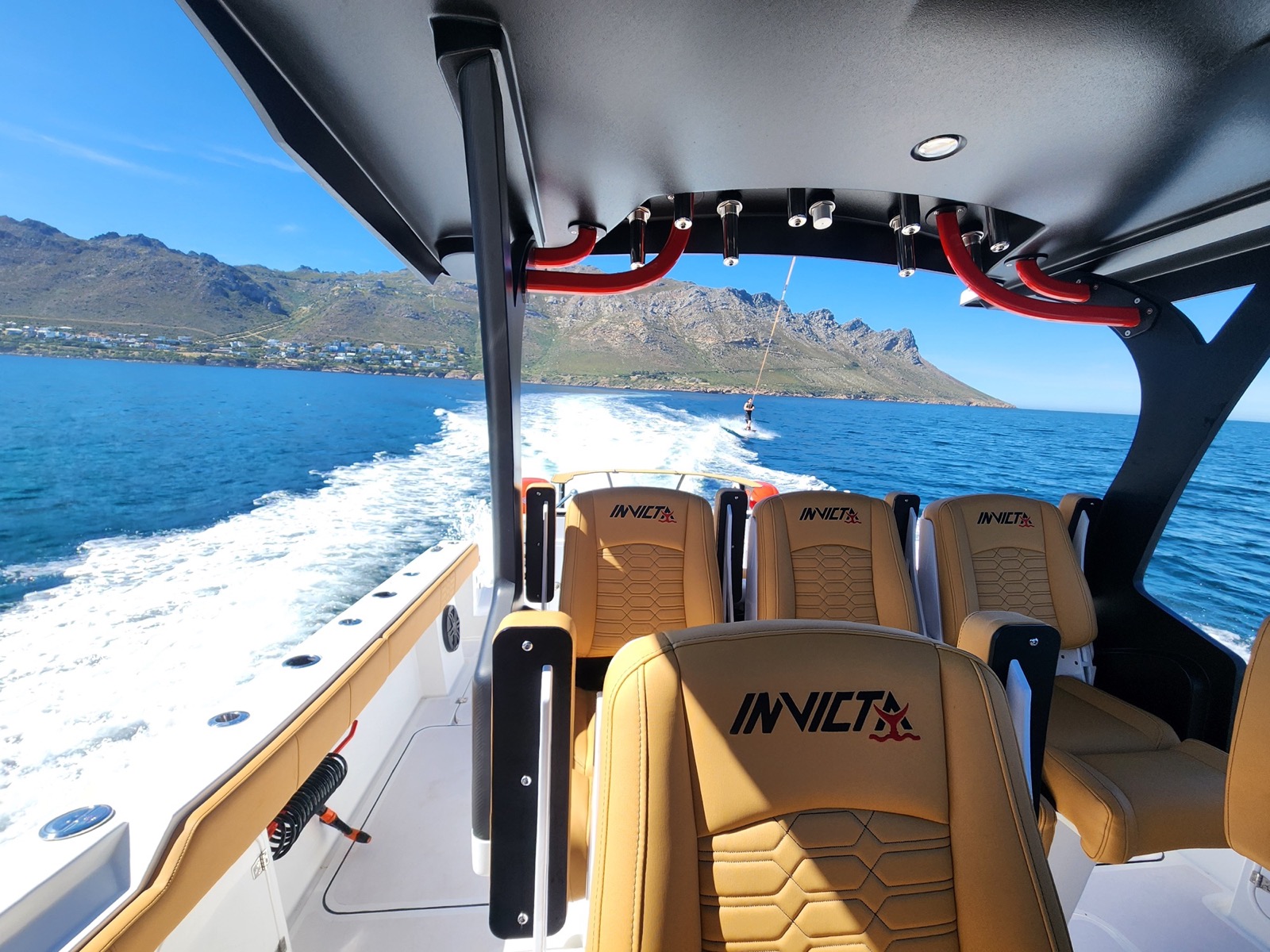 Invicta 30 OC Console detail